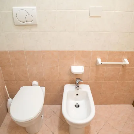 شقة Great With A Lovely Patio *