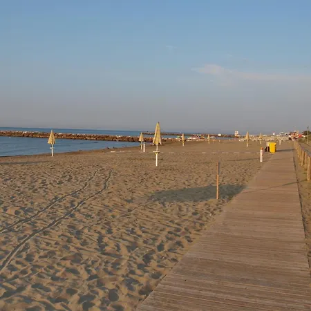 Apartament Great With A Lovely Patio Eraclea Mare