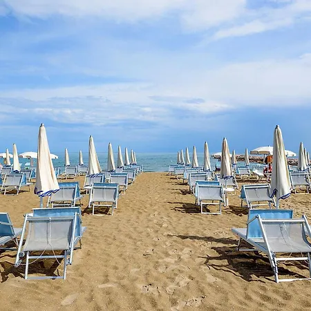 Great With A Lovely Patio Apartament